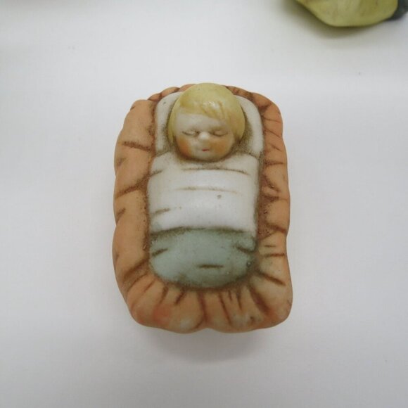 VINTAGE Painted Porcelain Ceramic Nativity Set with 9 Figures Jesus - Picture 3 of 6